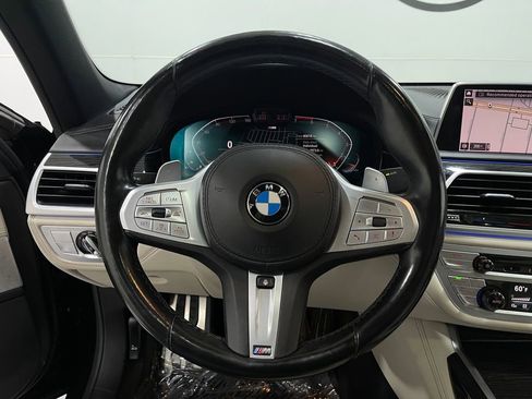 Used 2021 BMW 750i xDrive w/ Executive Package image 23