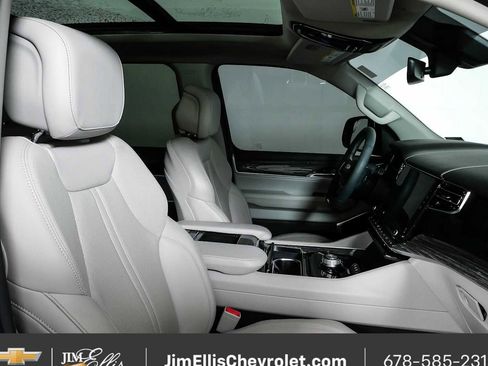Used 2022 Jeep Wagoneer Series II w/ Premium Group I AWD/4WD image 24