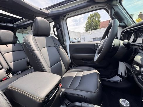 New 2026 Jeep Wrangler Unlimited Sahara w/ Safety Group AWD/4WD image 19