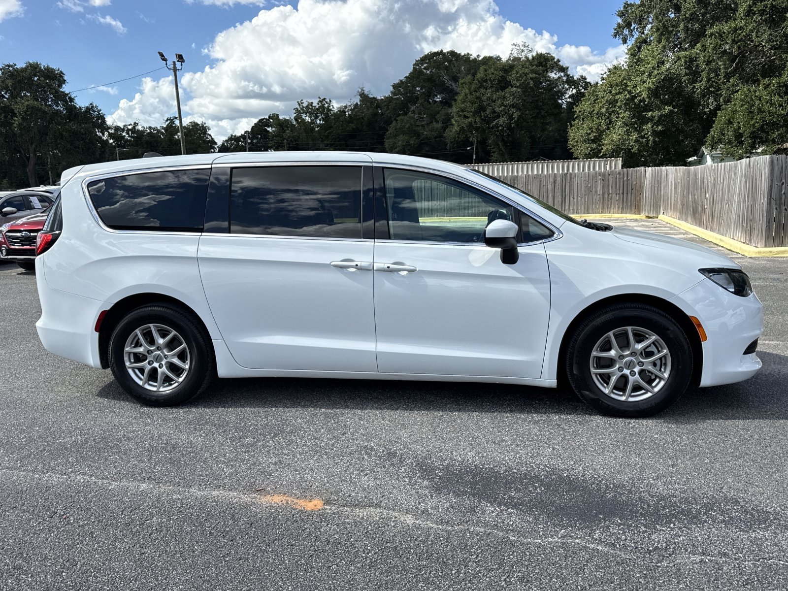 Used 2023 Chrysler Voyager LX FWD image 6