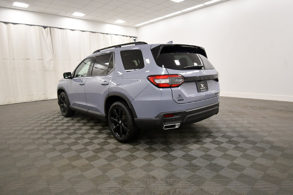 Certified 2025 Honda Pilot Black Edition image 5