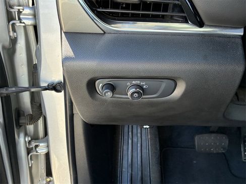 Used 2021 Chevrolet Traverse LS image 20