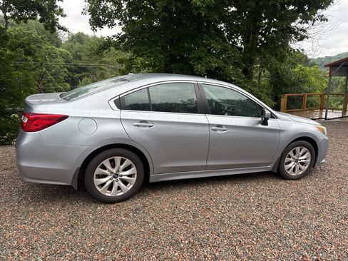 Used 2015 Subaru Legacy 2.5i Premium AWD/4WD image 9