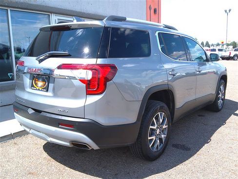 Used 2023 GMC Acadia SLT AWD/4WD image 3