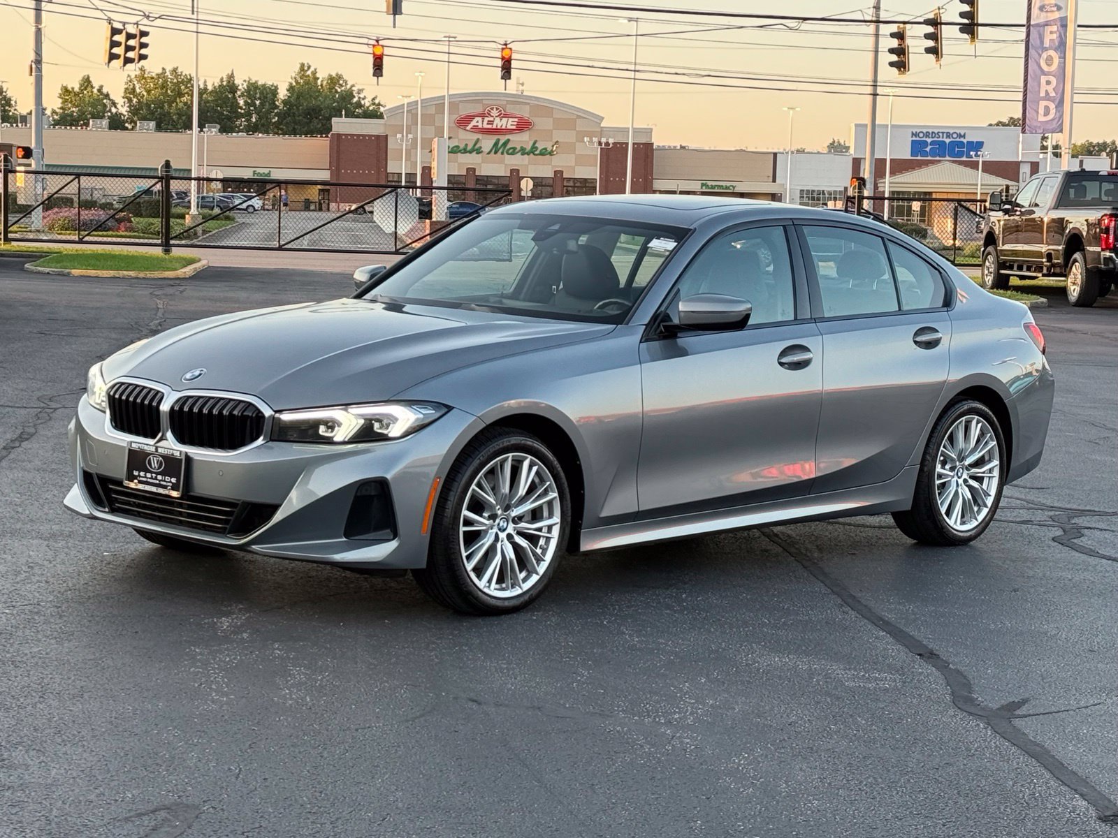 Used 2023 BMW 330i xDrive Sedan AWD/4WD image 8