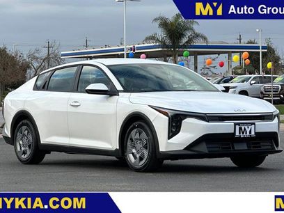 New 2025 Kia K4 LX