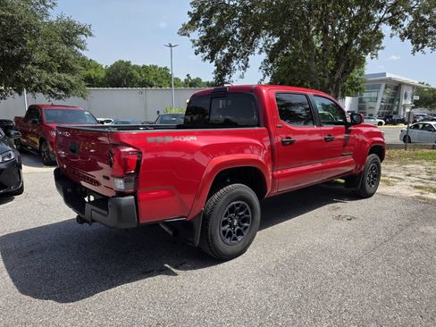 Used 2021 Toyota Tacoma SR5 AWD/4WD image 3