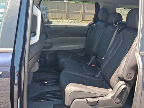 New 2026 Kia Carnival EX FWD image 6