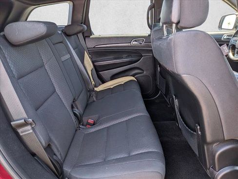 Used 2018 Jeep Grand Cherokee Laredo RWD image 19