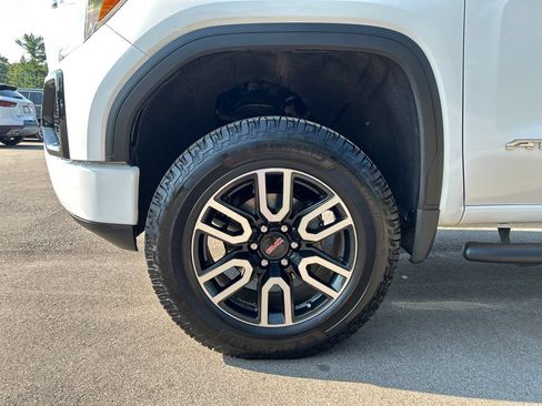 Used 2019 GMC Sierra 1500 AT4 w/ AT4 Preferred Package AWD/4WD image 13