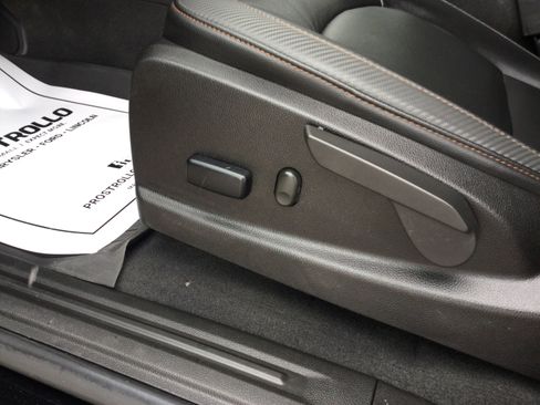 Used 2022 GMC Canyon AT4 image 8