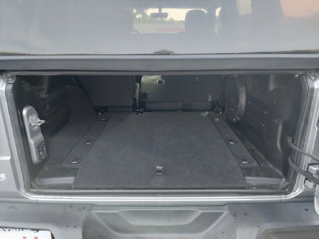 Used 2020 Jeep Wrangler Unlimited Sahara AWD/4WD image 34