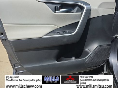 Used 2020 Toyota RAV4 XLE AWD/4WD image 14