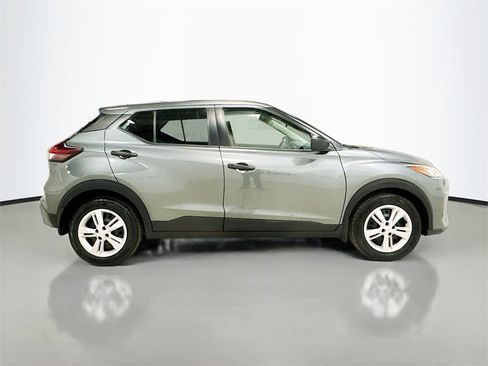 Used 2021 Nissan Kicks S image 8