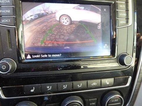 Used 2016 Volkswagen Passat 1.8T SE image 16