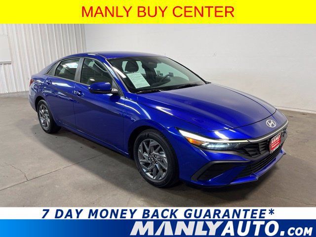 Used 2024 Hyundai Elantra SEL FWD image 1