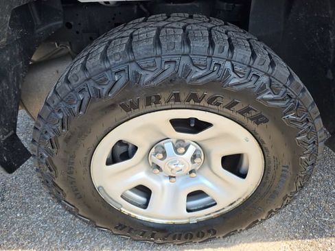 Used 2022 RAM 1500 Tradesman w/ Tradesman Group RWD image 9