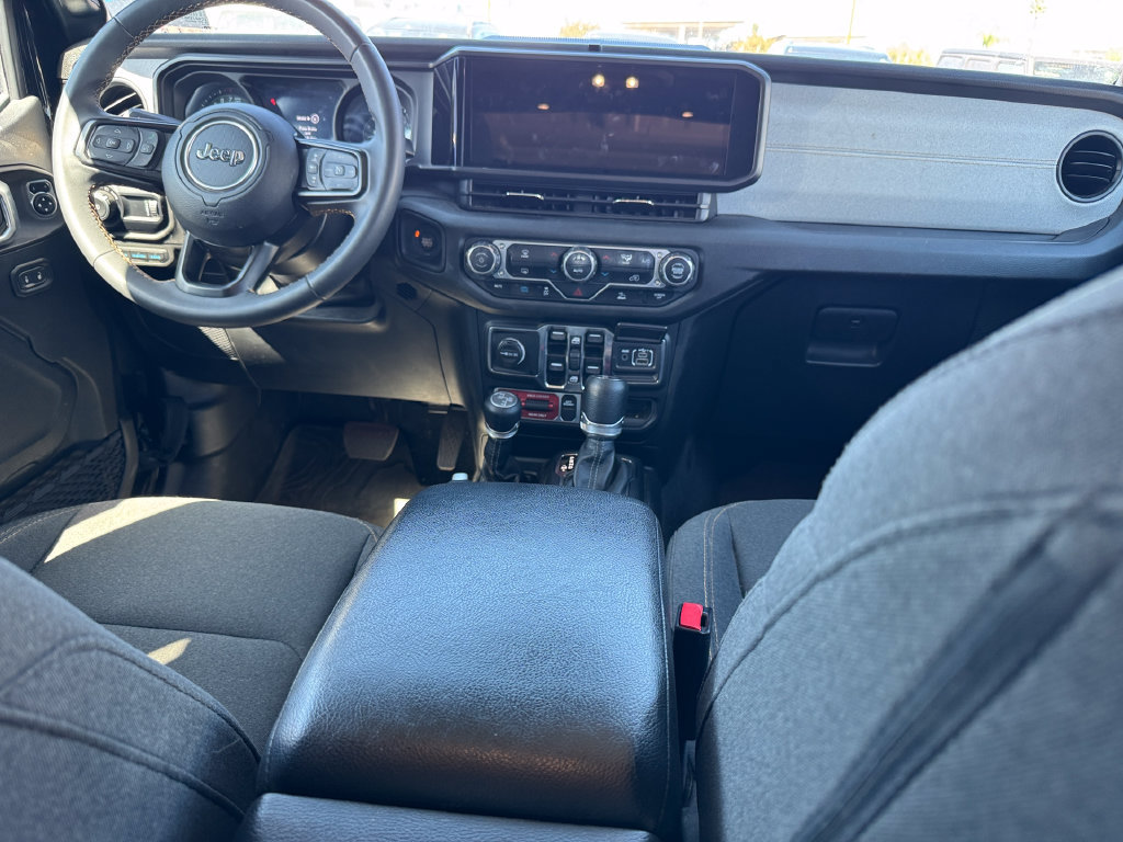Used 2024 Jeep Wrangler Unlimited AWD/4WD image 7