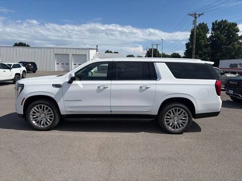 New 2026 GMC Yukon XL Elevation w/ Elevation Premium Package AWD/4WD image 3