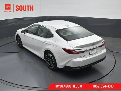 Used 2025 Toyota Camry XLE AWD/4WD image 50