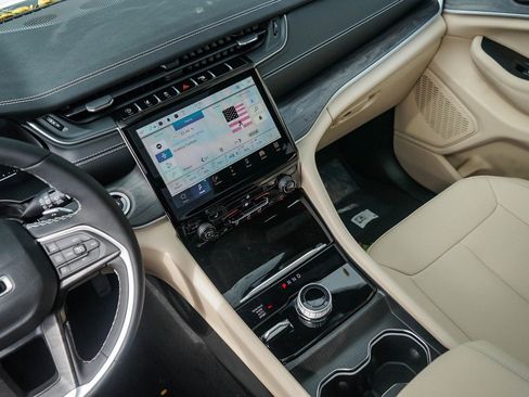 New 2025 Jeep Grand Cherokee Limited image 22