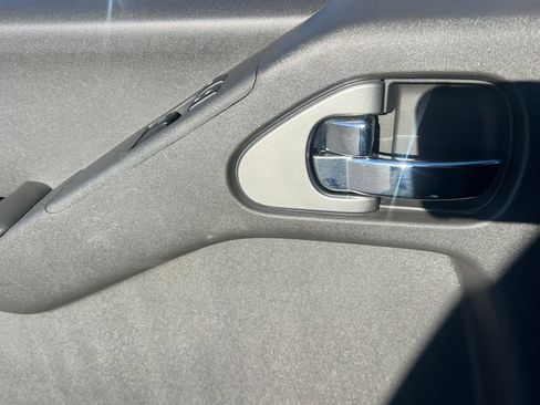 Used 2012 Nissan Frontier SV w/ Sport Appearance Pkg image 8