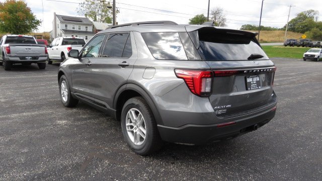 Used 2026 Ford Explorer Active AWD/4WD image 5