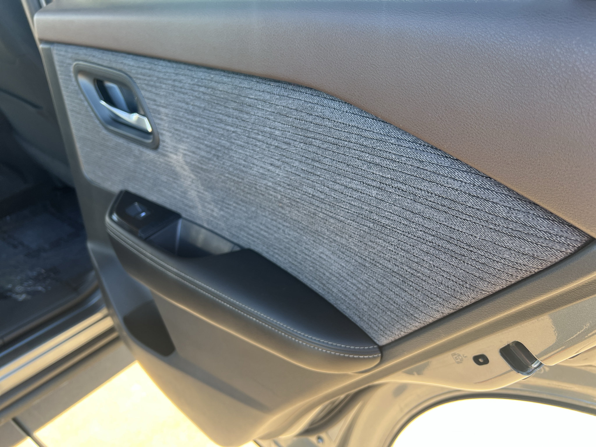 Used 2023 Nissan Rogue SV FWD image 15