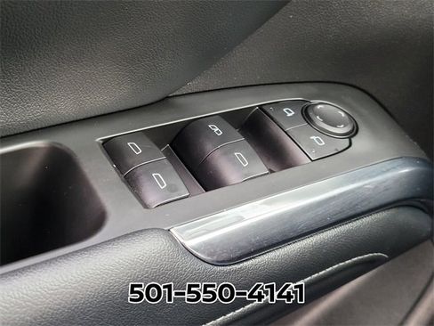 Used 2025 Chevrolet Traverse LT image 32