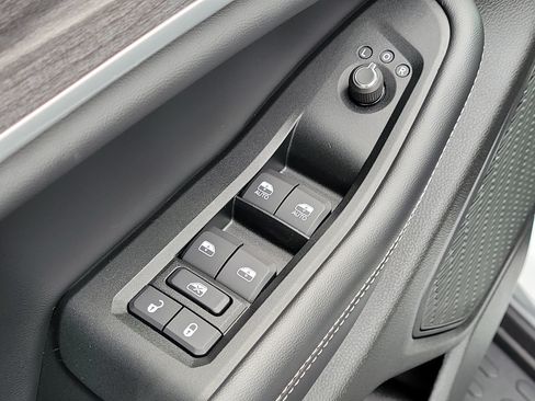 Used 2025 Jeep Grand Cherokee Limited RWD image 20