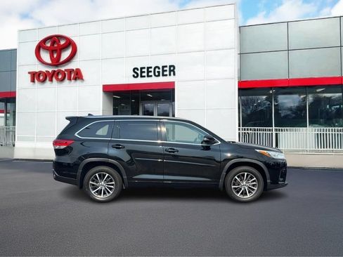 Used 2018 Toyota Highlander XLE w/ Protection Package #3 AWD/4WD image 2