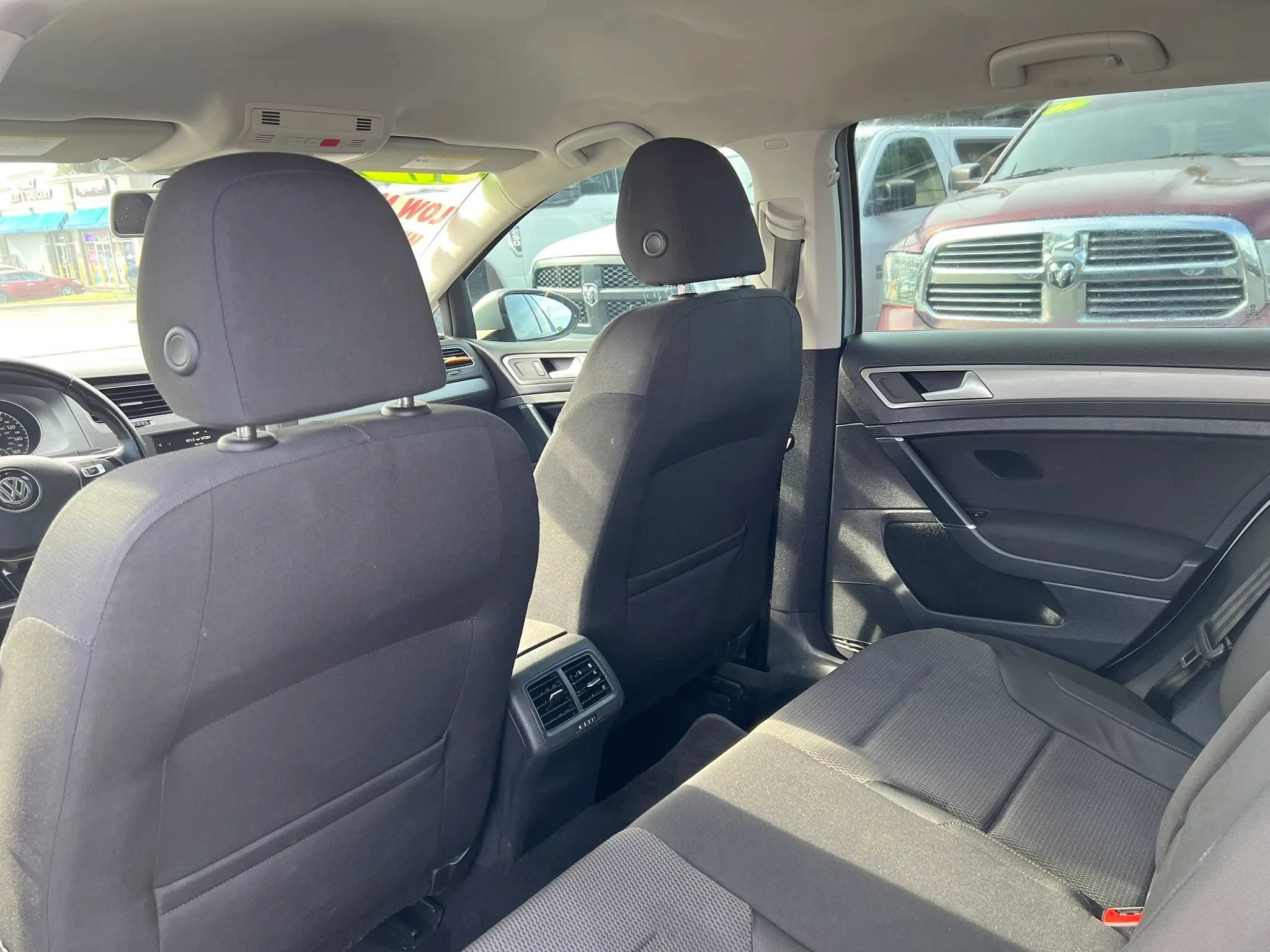 Used 2017 Volkswagen Golf S FWD image 11