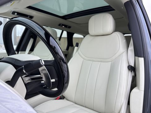 New 2025 Land Rover Range Rover SE image 10