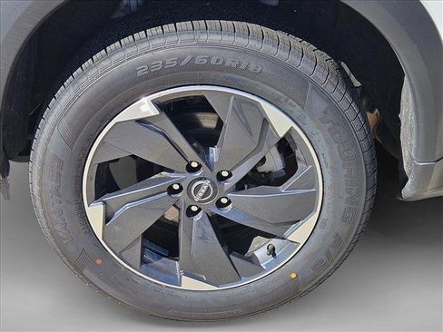 Used 2025 Nissan Rogue SV image 5