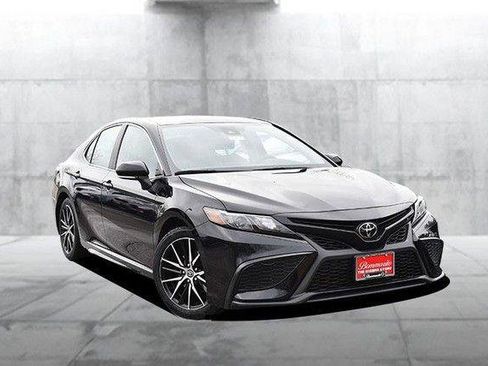 Used 2024 Toyota Camry SE image 2