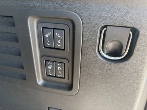 Used 2025 Chevrolet Traverse RS AWD/4WD image 13