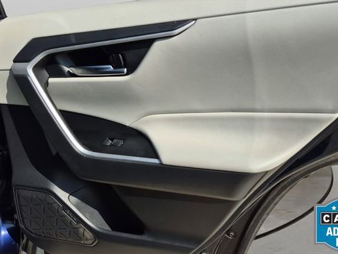 Used 2021 Toyota RAV4 XLE Premium image 26