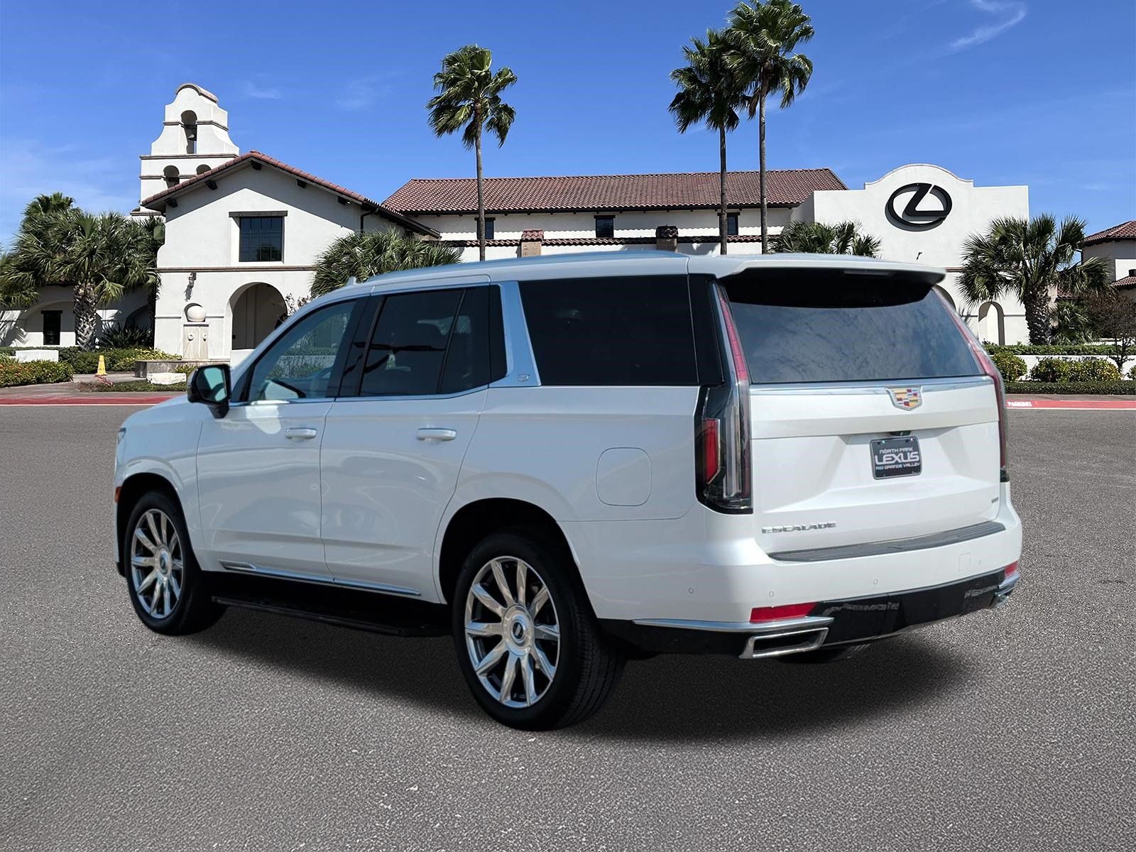 Used 2024 Cadillac Escalade Premium Luxury Platinum w/ LPO, Floor Liner Package AWD/4WD image 4