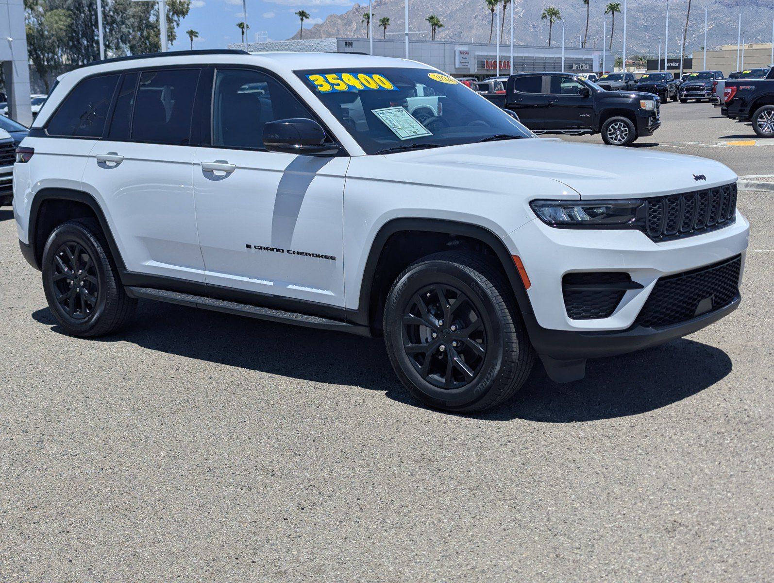 Used 2024 Jeep Grand Cherokee Altitude AWD/4WD image 1