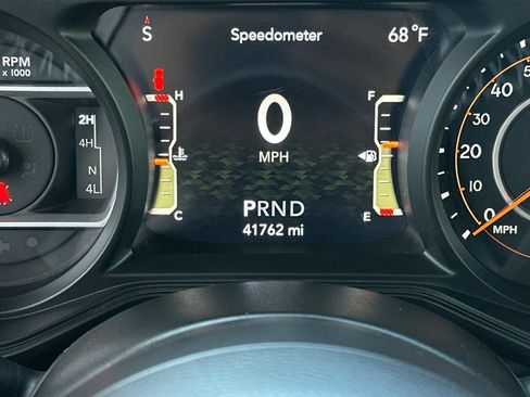 Used 2025 Jeep Wrangler Unlimited Rubicon AWD/4WD image 28