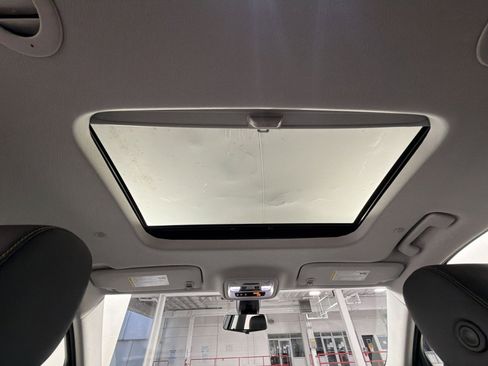 Used 2020 Chevrolet Traverse RS image 17