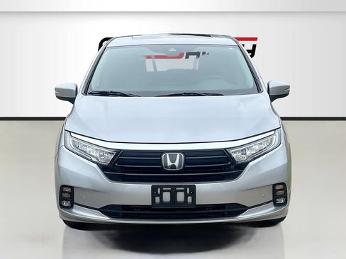 Used 2023 Honda Odyssey Touring image 2