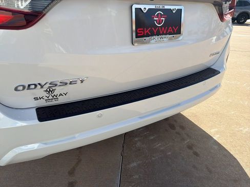 New 2026 Honda Odyssey Touring image 13