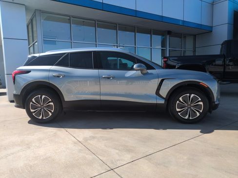 Used 2024 Chevrolet Blazer EV LT AWD/4WD image 6