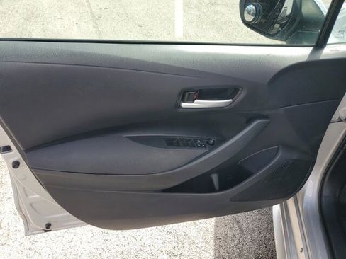 Used 2021 Toyota Corolla LE image 21