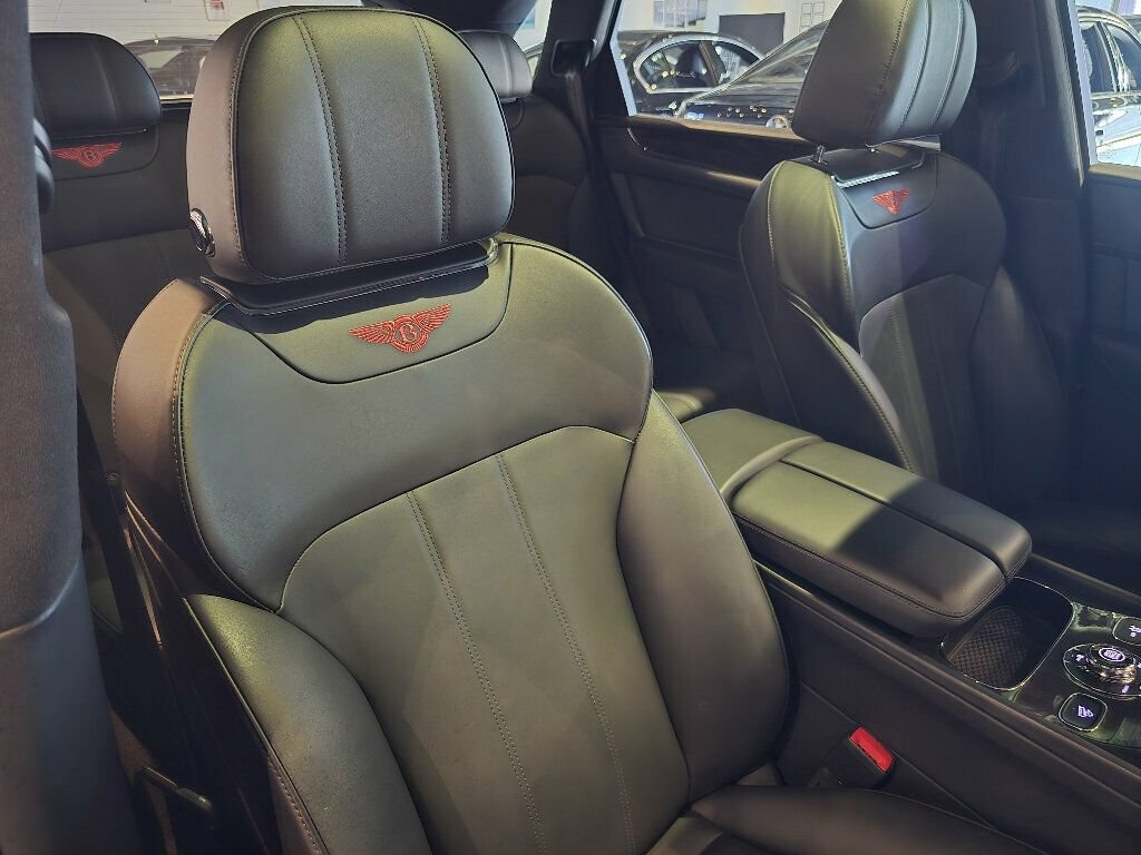 Used 2019 Bentley Bentayga AWD/4WD image 32