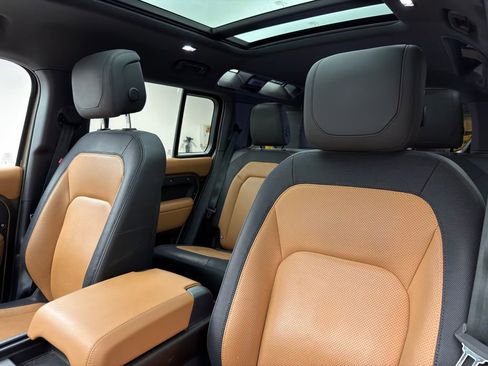 Used 2024 Land Rover Defender 110 X-Dynamic SE image 10