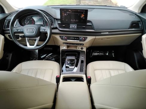 Used 2023 Audi Q5 2.0T Premium w/ Convenience Package AWD/4WD image 2