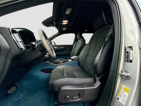 Used 2023 Volvo XC40 Recharge Ultimate image 23