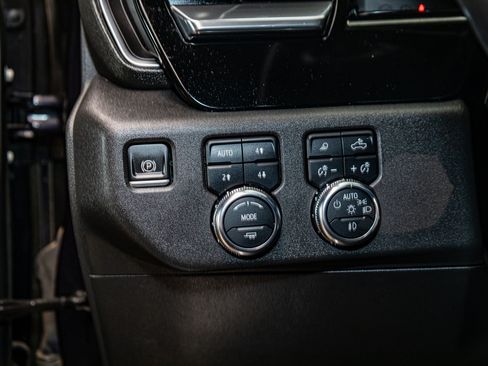 Used 2022 GMC Sierra 1500 SLT w/ SLT Premium Plus Package AWD/4WD image 21